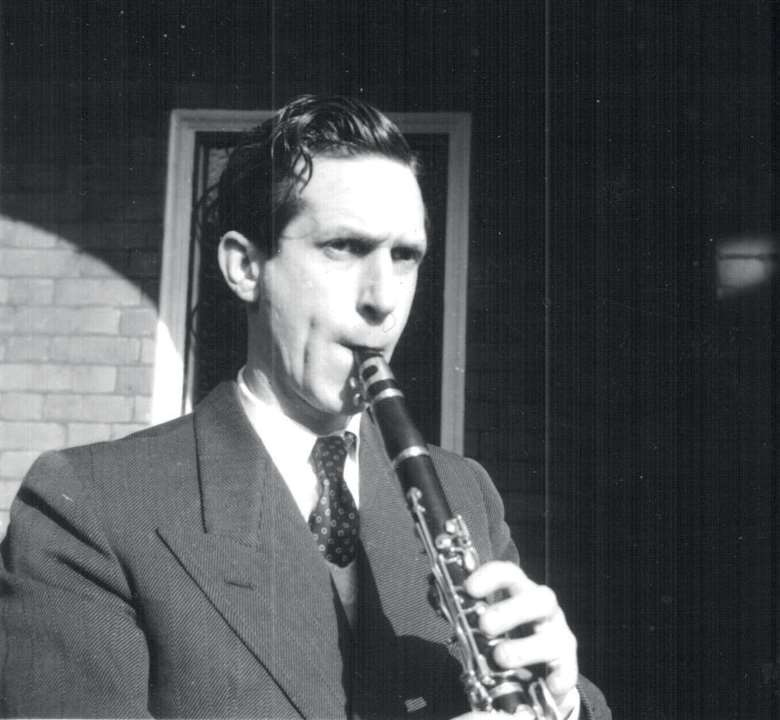 Maurice Porter playing the clarinet, 1940–50s