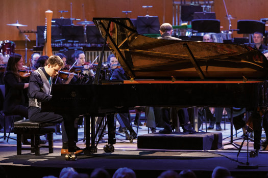  Ethan Loch performing Chopin's Piano Concerto No.2 at the grand final, filmed on 29 September and broadcast on 9 October