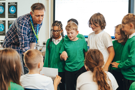 Richard Barnard leading an Earthsong Year 4 composing lesson