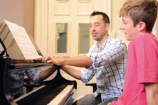  Tim Topham and student