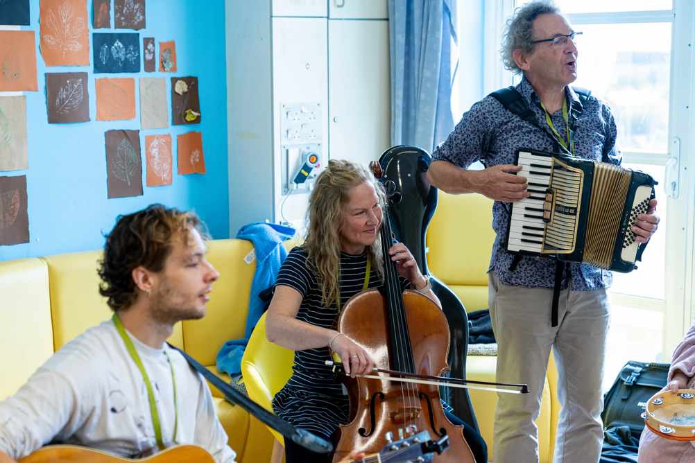 Members of Bournemouth Symphony Orchestra engage in outreach work at Dorchester County Hospital