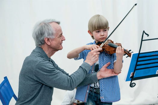 The author of Colourstrings, Géza Szilvay, teaching